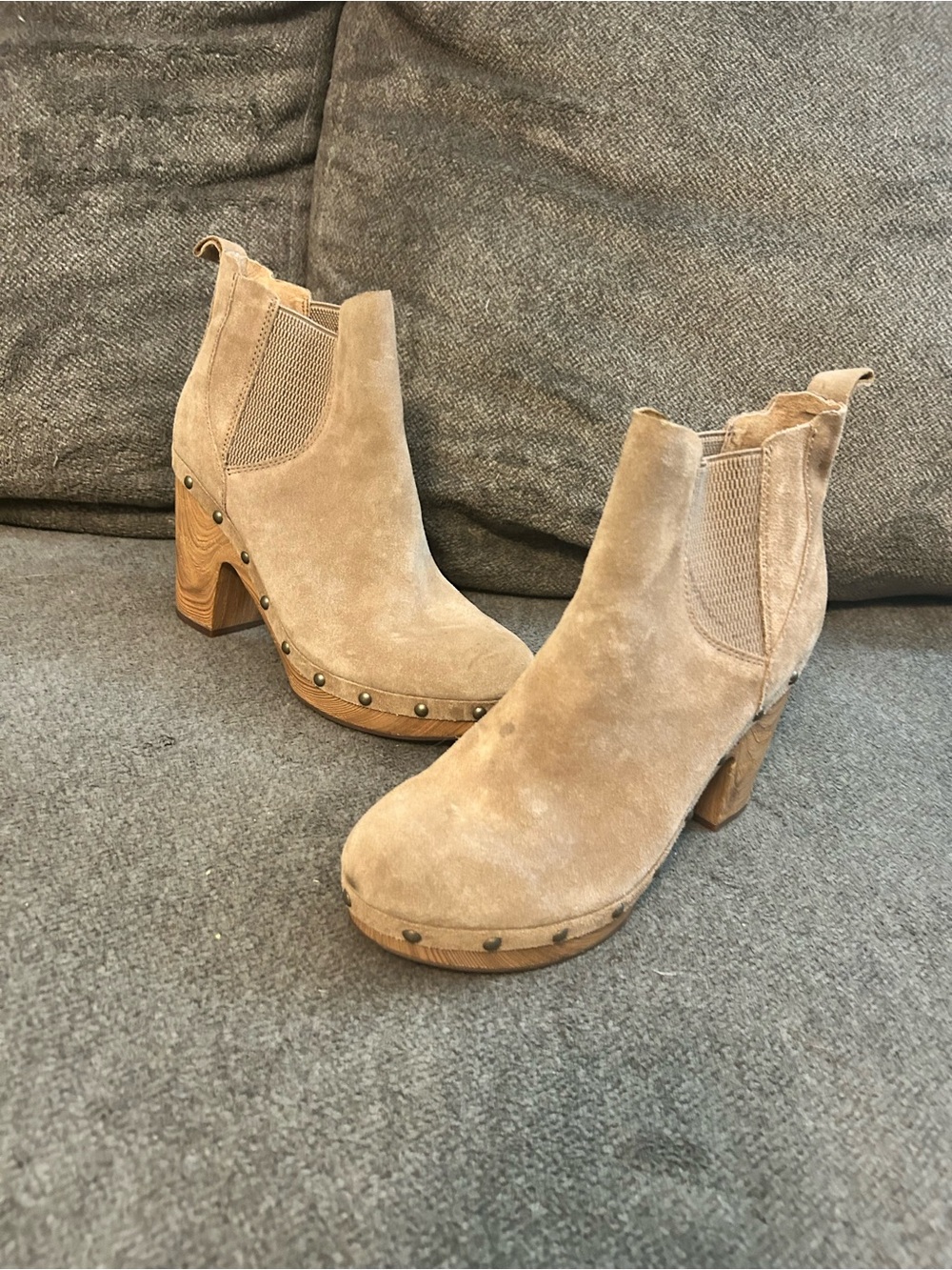 NWOT Kork-Ease Tan Suede Platform Chelsea Booties